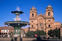 Kathedrale in Cusco mit Brunnen