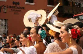 Marinera-Tänzerinnen in Trujillo Marinera-Tänzerinnen in Trujillo